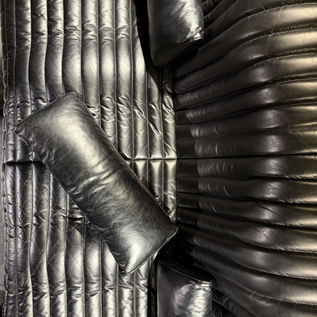 皮革與縫線細節特寫