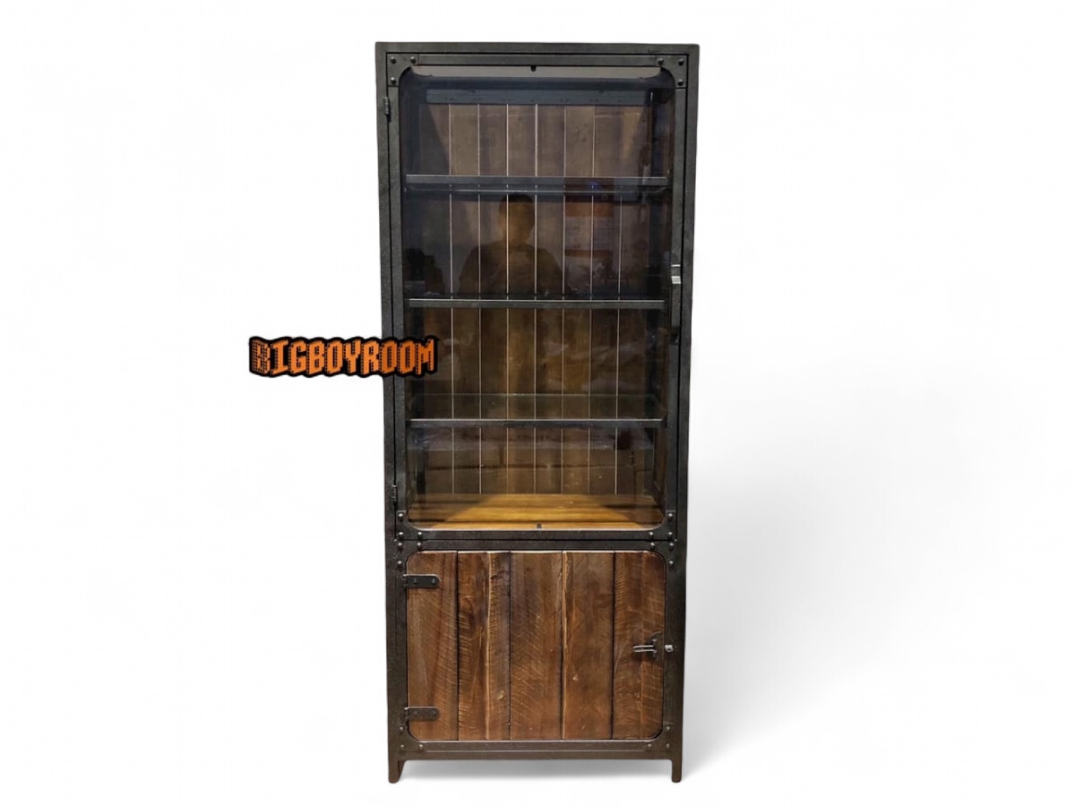 書櫃／展示櫃｜層板承重、玻璃門片、燈光配置