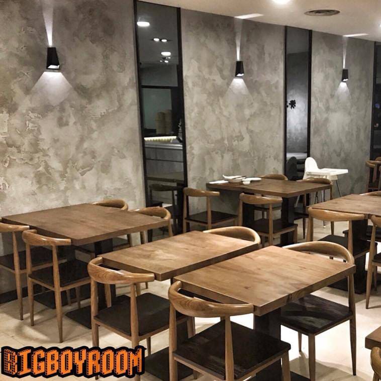 商場餐飲空間使用的實木餐桌椅