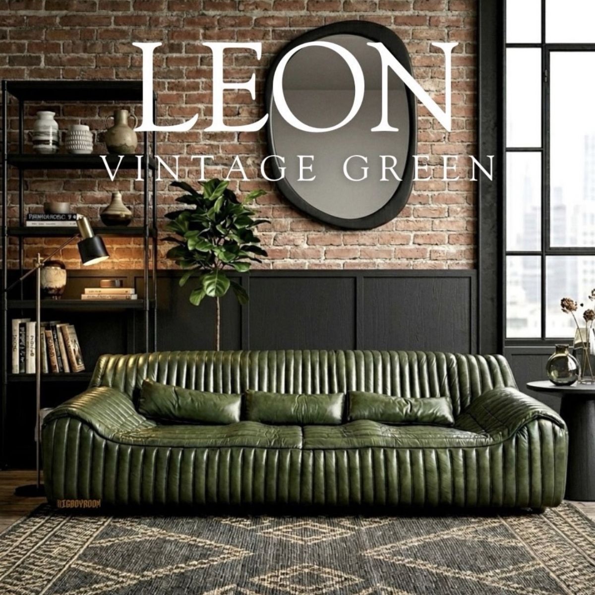 BIGBOYROOM THE LEON 復古綠全牛皮沙發形象照，經典座艙式直條紋設計，完美融入搭配復古紅磚牆與黑色木作的質感空間。